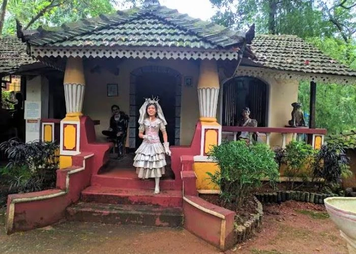 big foot museum (loutolim)